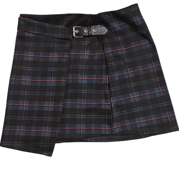 RSQ Dresses & Skirts - RSQ black,blue,red midi plaid skirt size S.